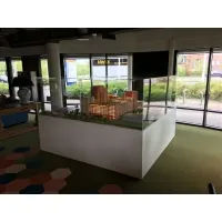 Plexiglas vitrinekap | plexiglas stolp | maquettekap op maat